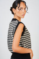 Black and white diamond print sweater vest_2