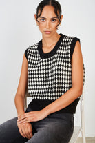 Black and white diamond print sweater vest_5