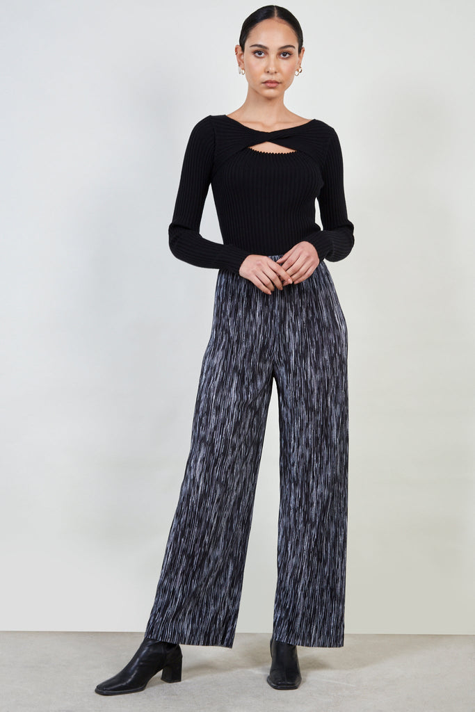Black and white lined trousers_2
