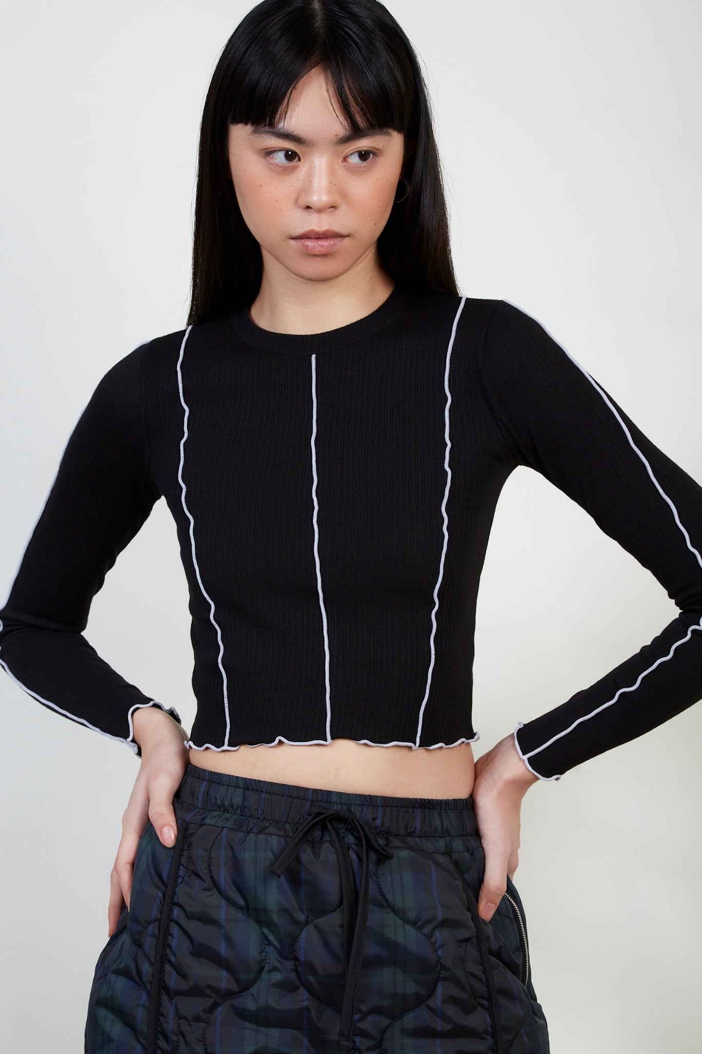 Black and white vertical trim top_1