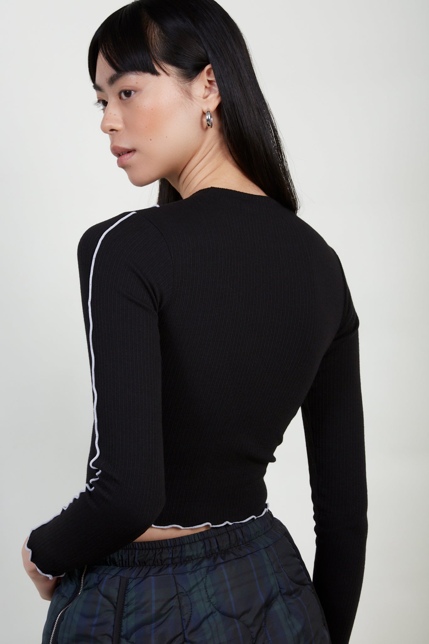 Black and white vertical trim top_4