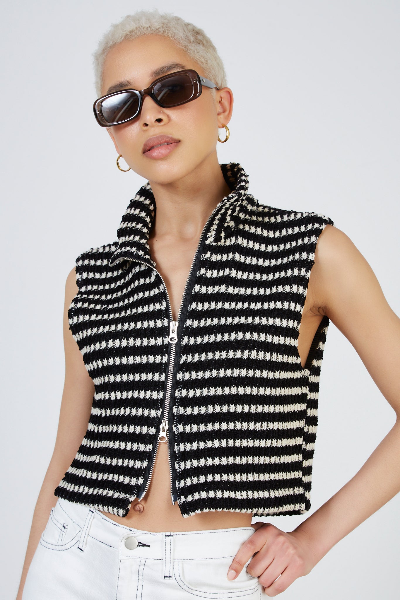 Black and white woven stripe zip vest_4