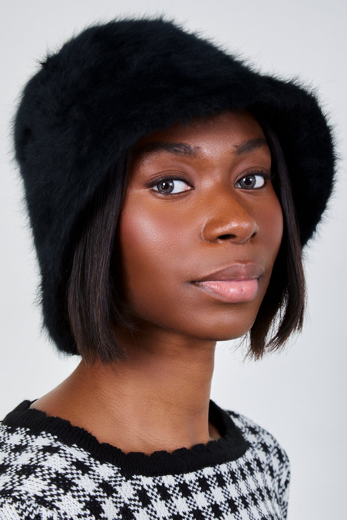 Black angora blend bucket hat_3