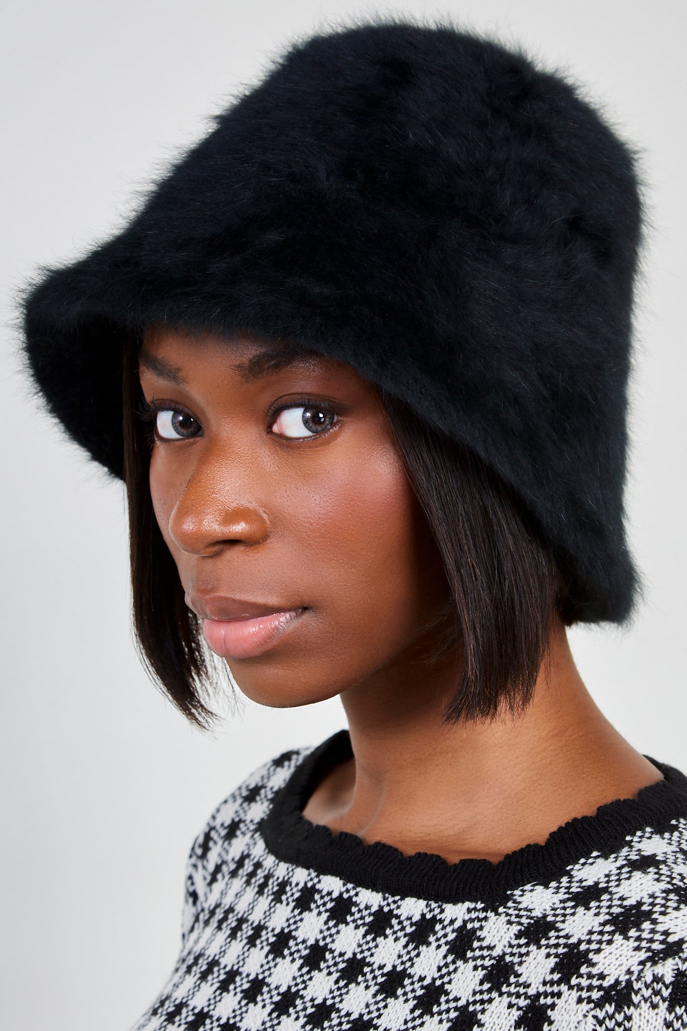 Black angora blend bucket hat_4