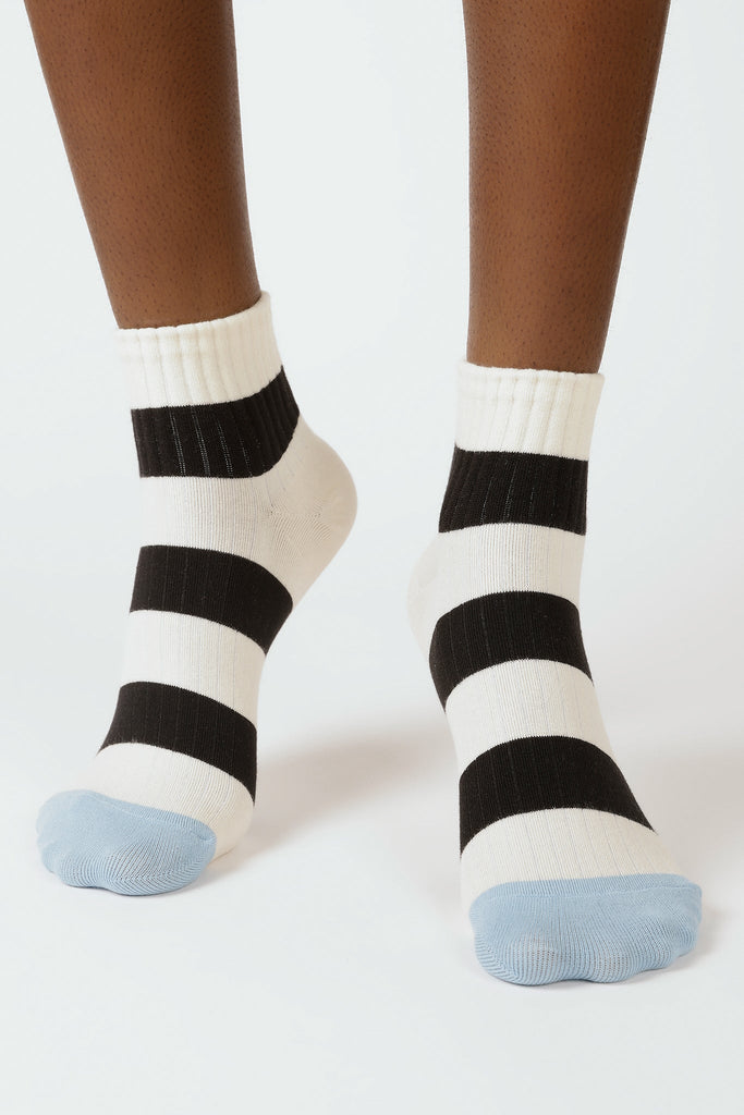 Black bright thick stripe socks_4