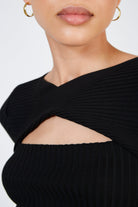 Black cross panel peek front knit tee_4