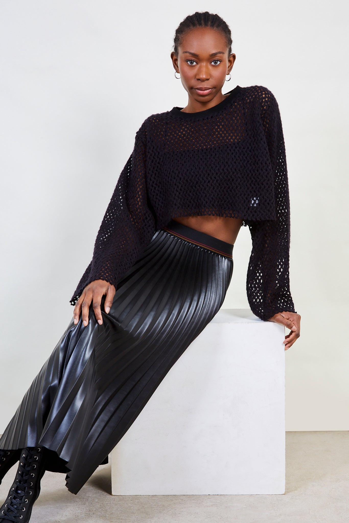 Black cross weave semi sheer top_5