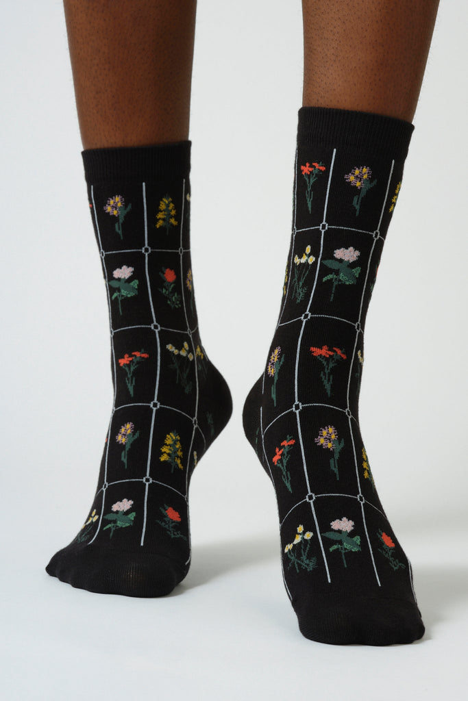 Black floral print box socks_2