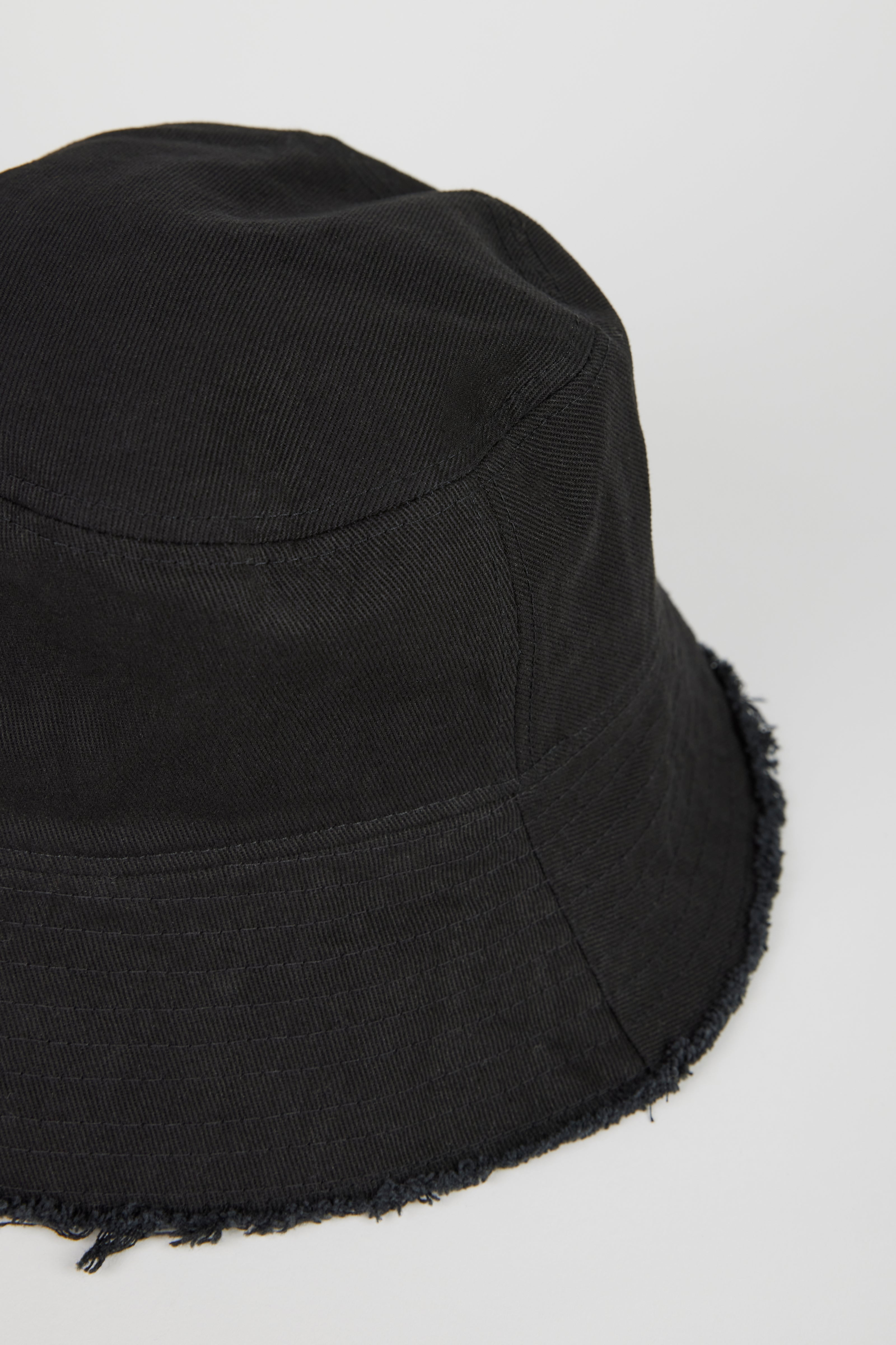 Black frayed edge bucket hat