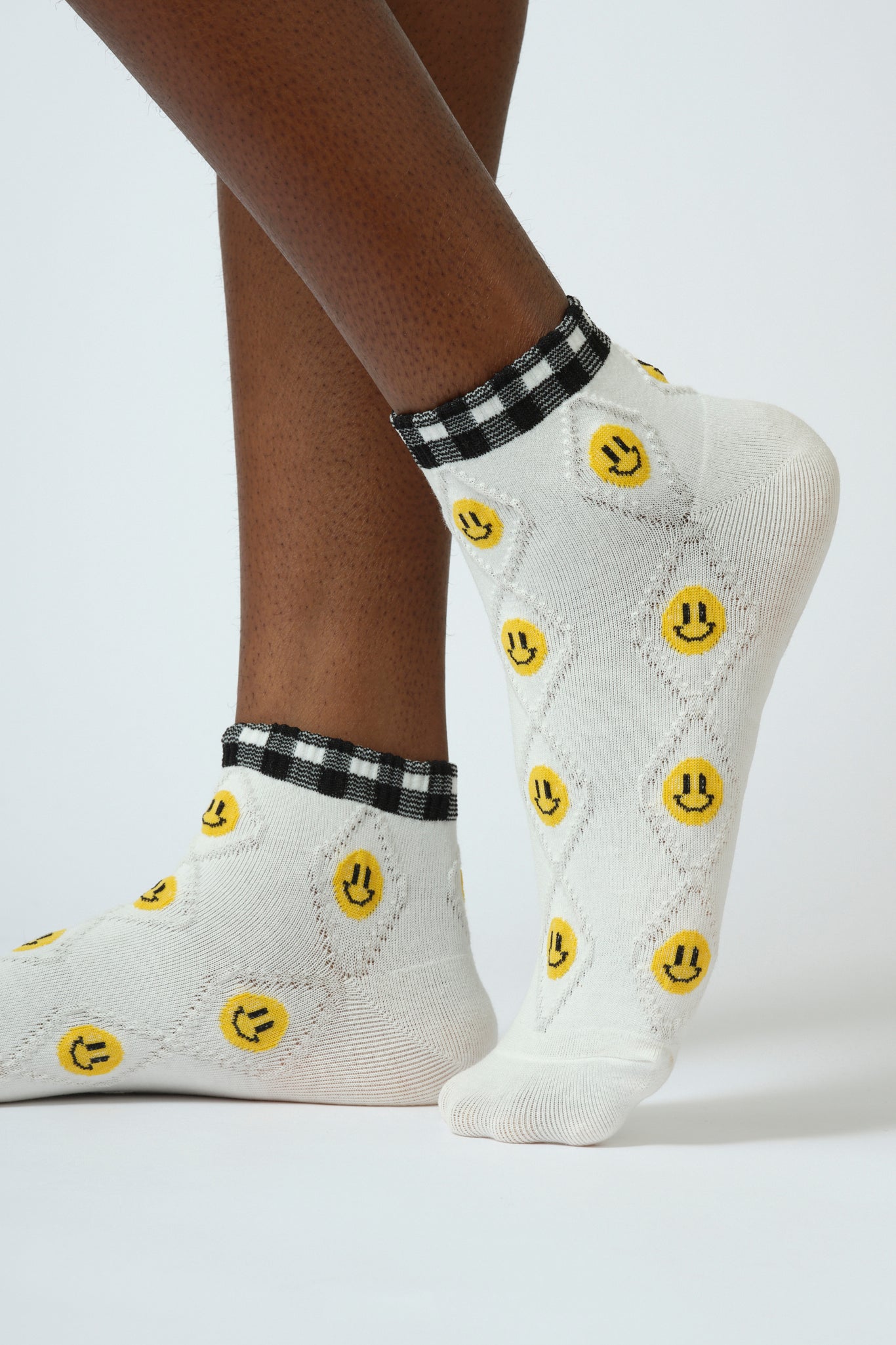 Black gingham smiley face socks_2