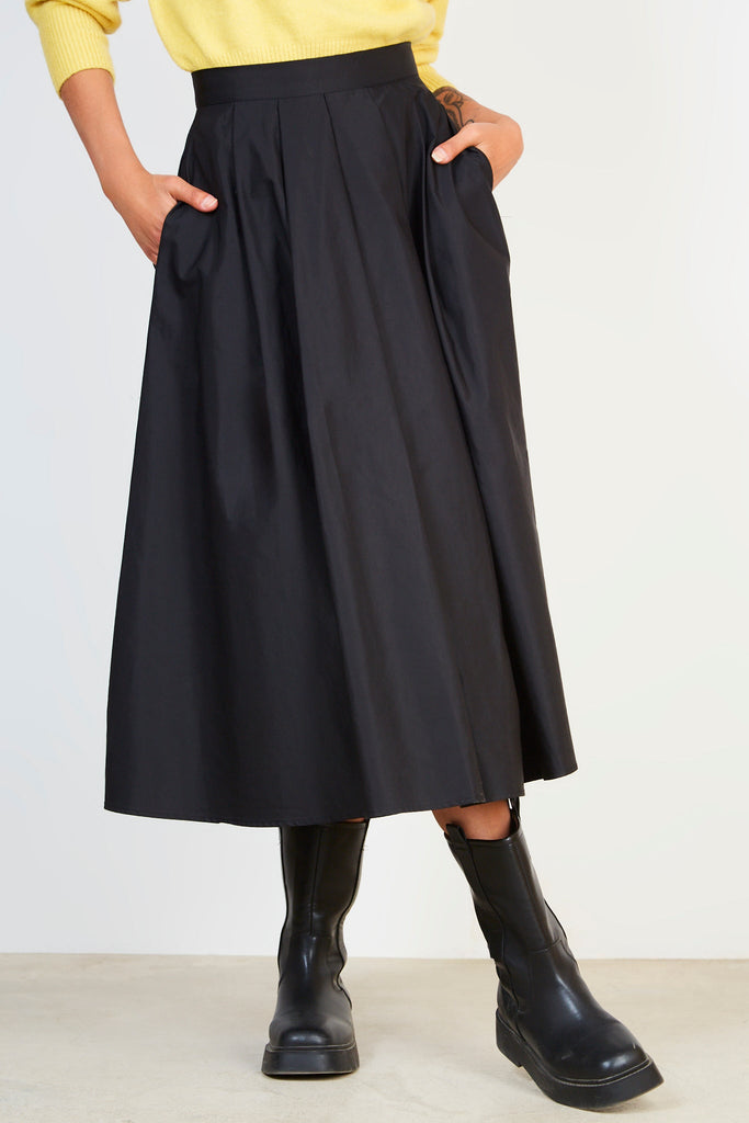 Black pleated skirt_1