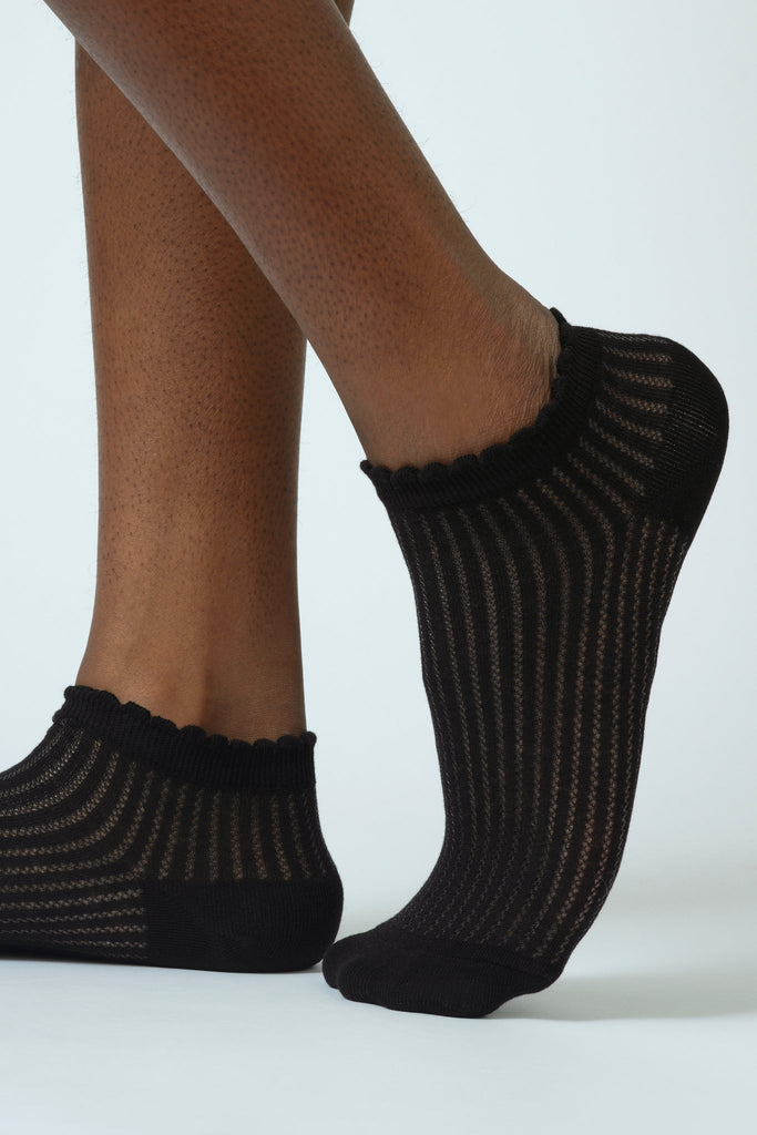 Black ribbed soft trim ankle socks_1