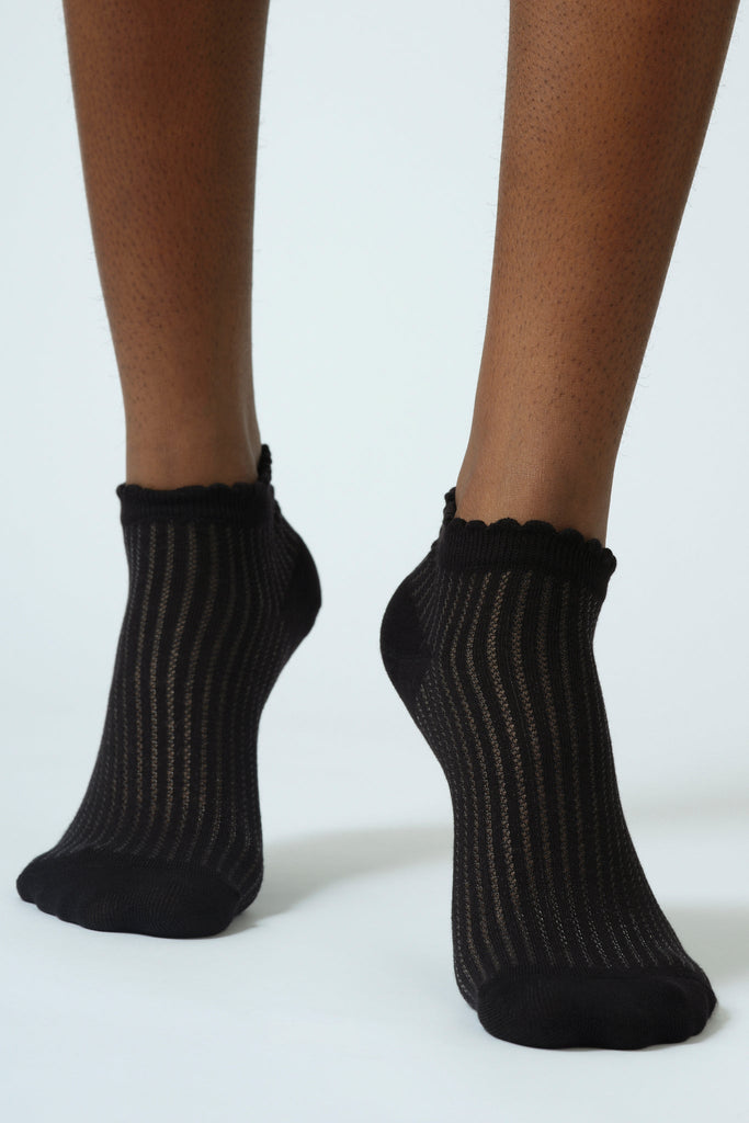 Black ribbed soft trim ankle socks_2
