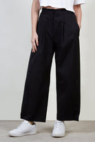 Black smart button hem trousers_1