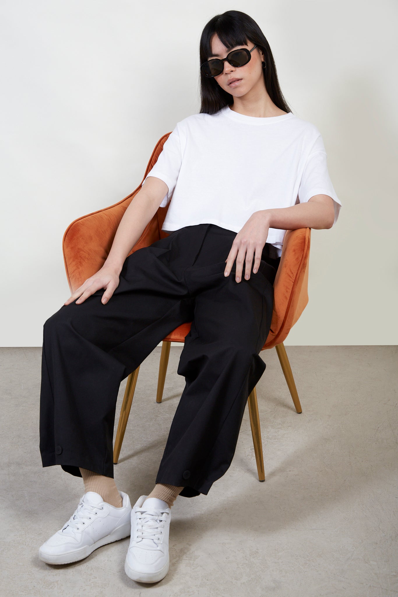 Black smart button hem trousers_5