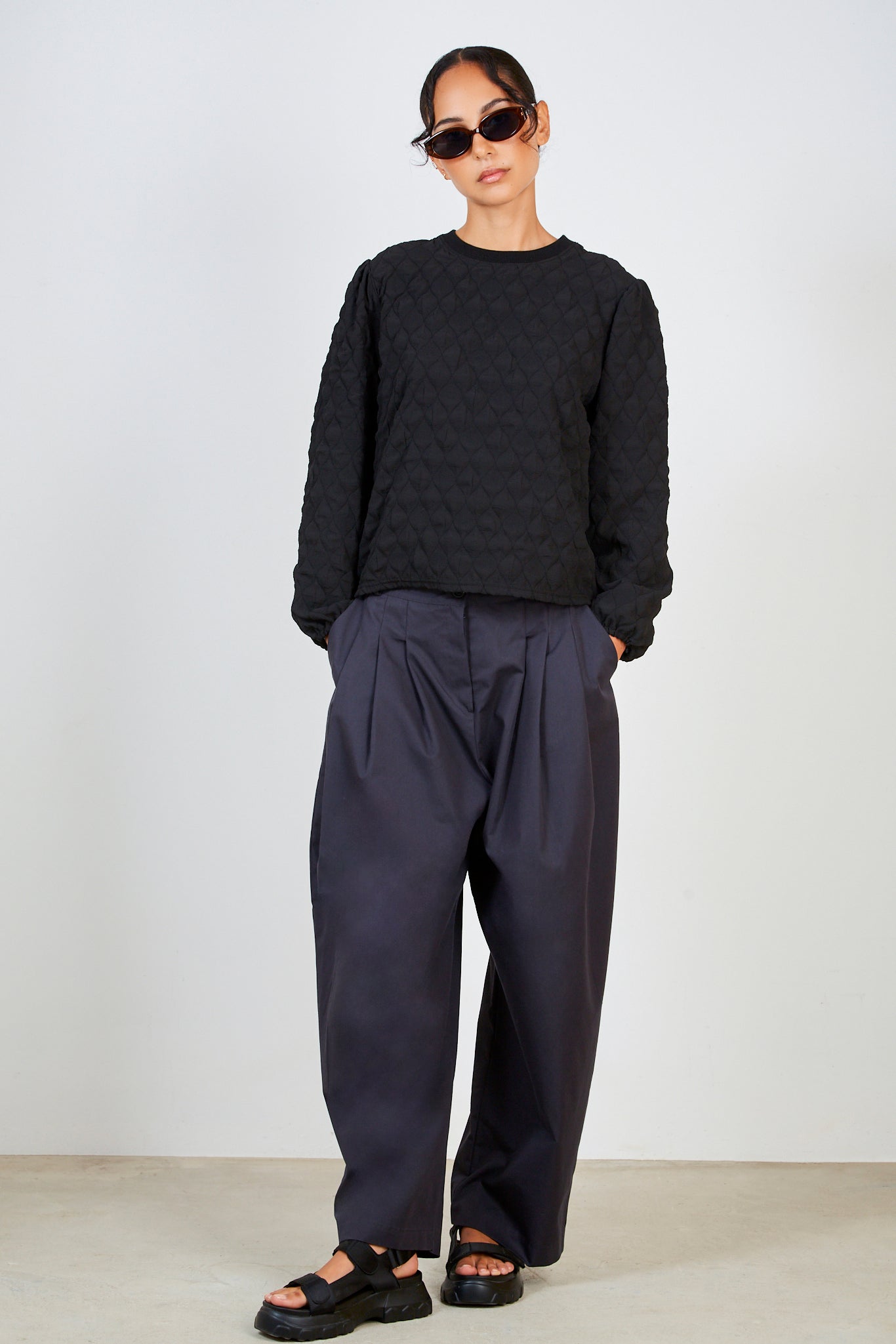 Black textured bubble long sleeved top_3