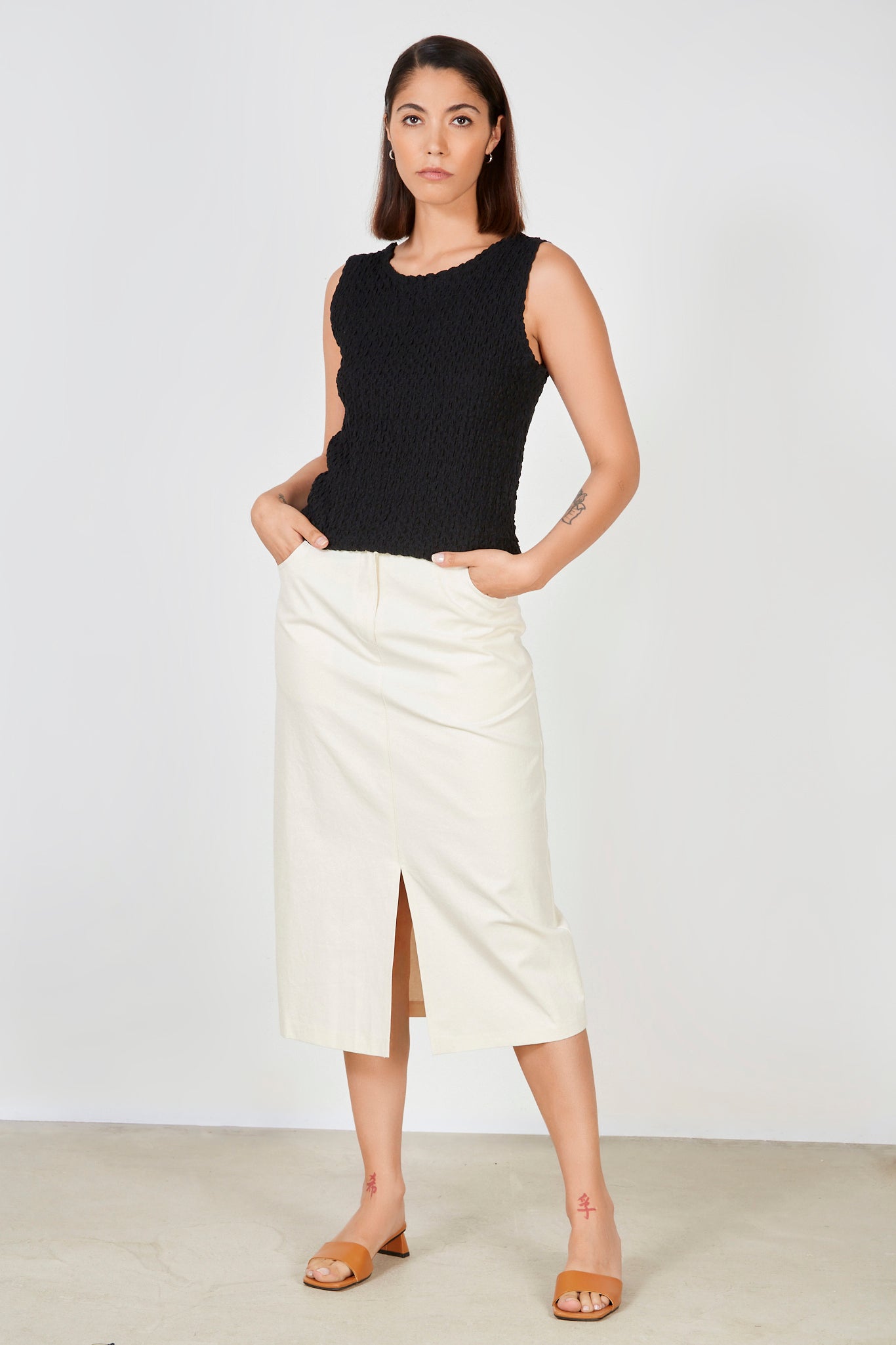 Black textured tank_3