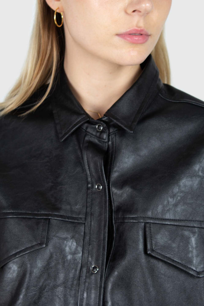 Black vegan leather belted shirt jacket_6