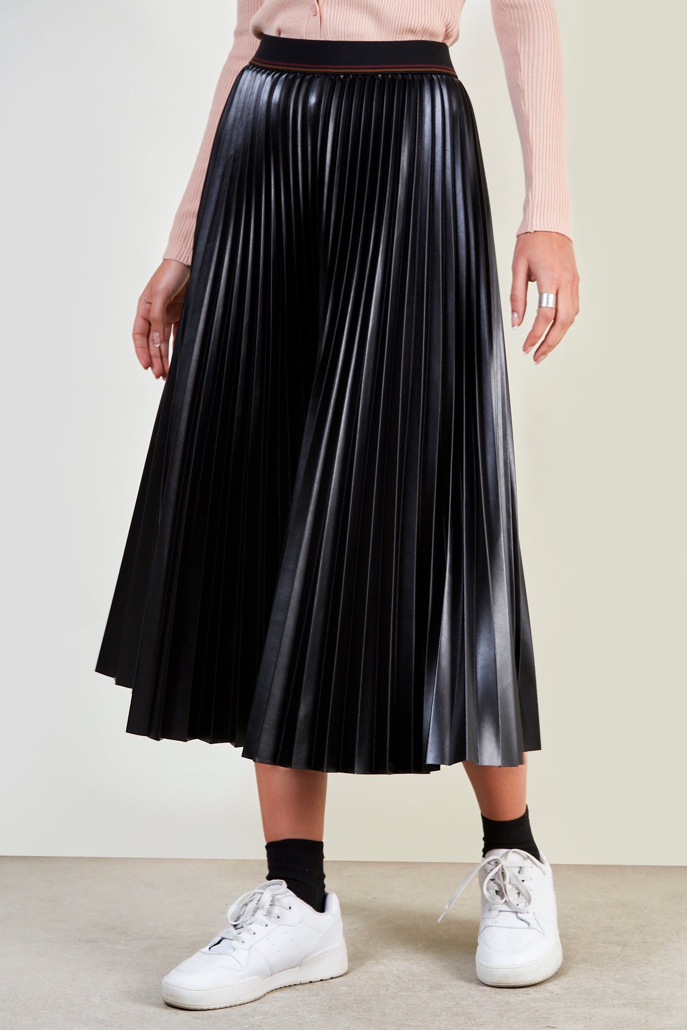 Black vegan leather long pleated skirt_1