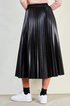 Black vegan leather long pleated skirt_3