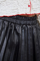 Black vegan leather pleated skirt_4