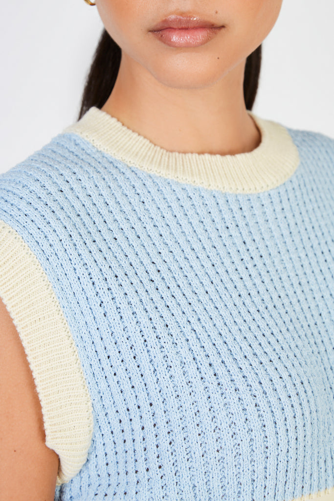 Blue and beige colorblock waffle knit sweater vest_3