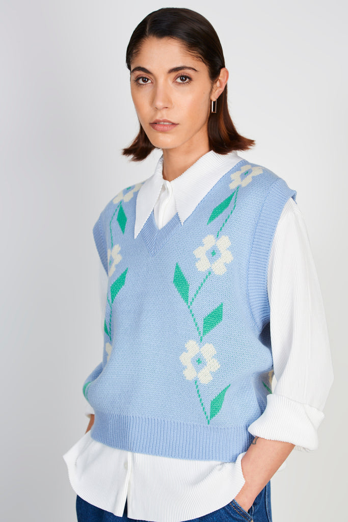 Blue and white intarsia large floral sweater vest_1