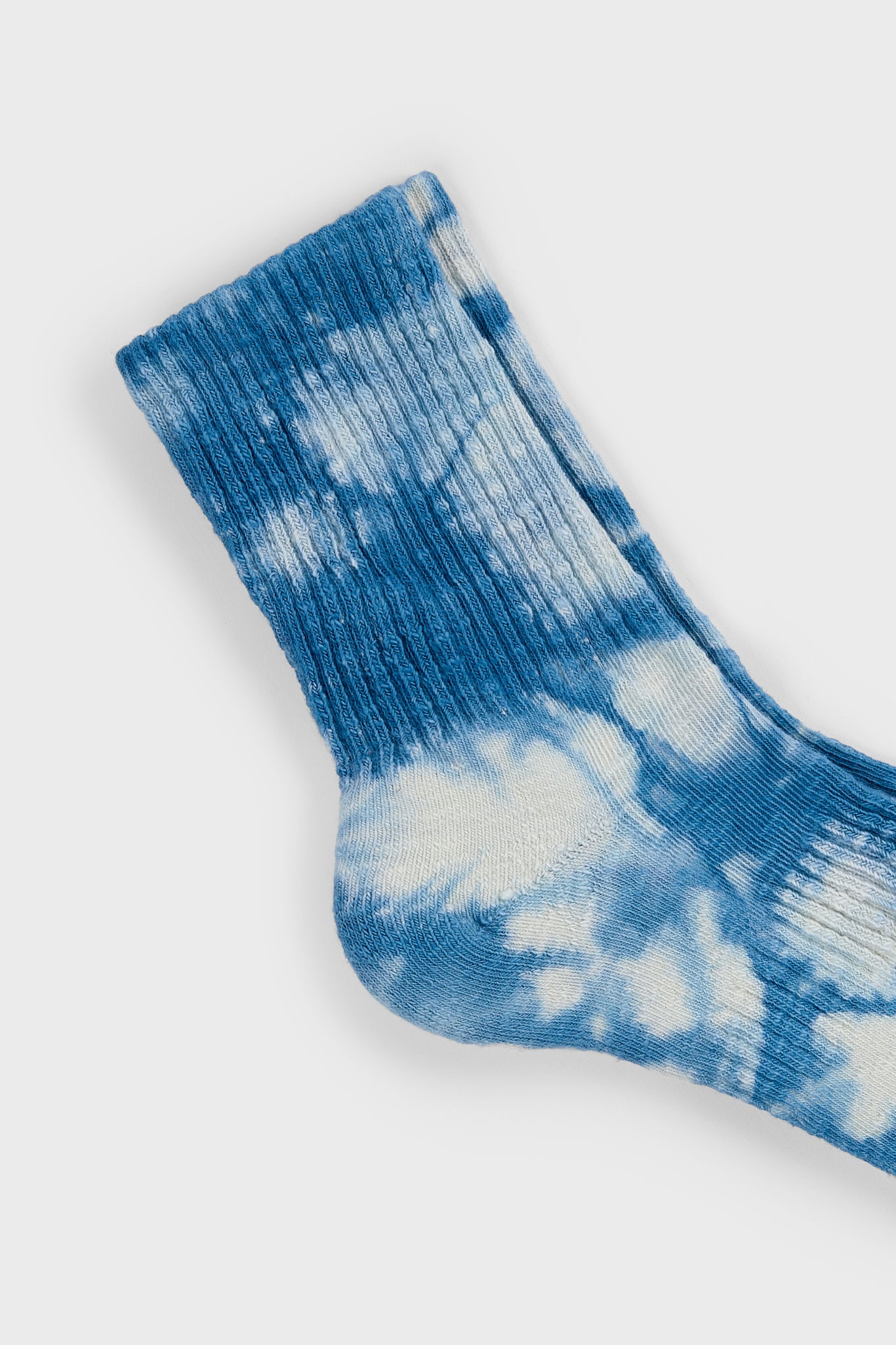Blue and white tie dye socks_2