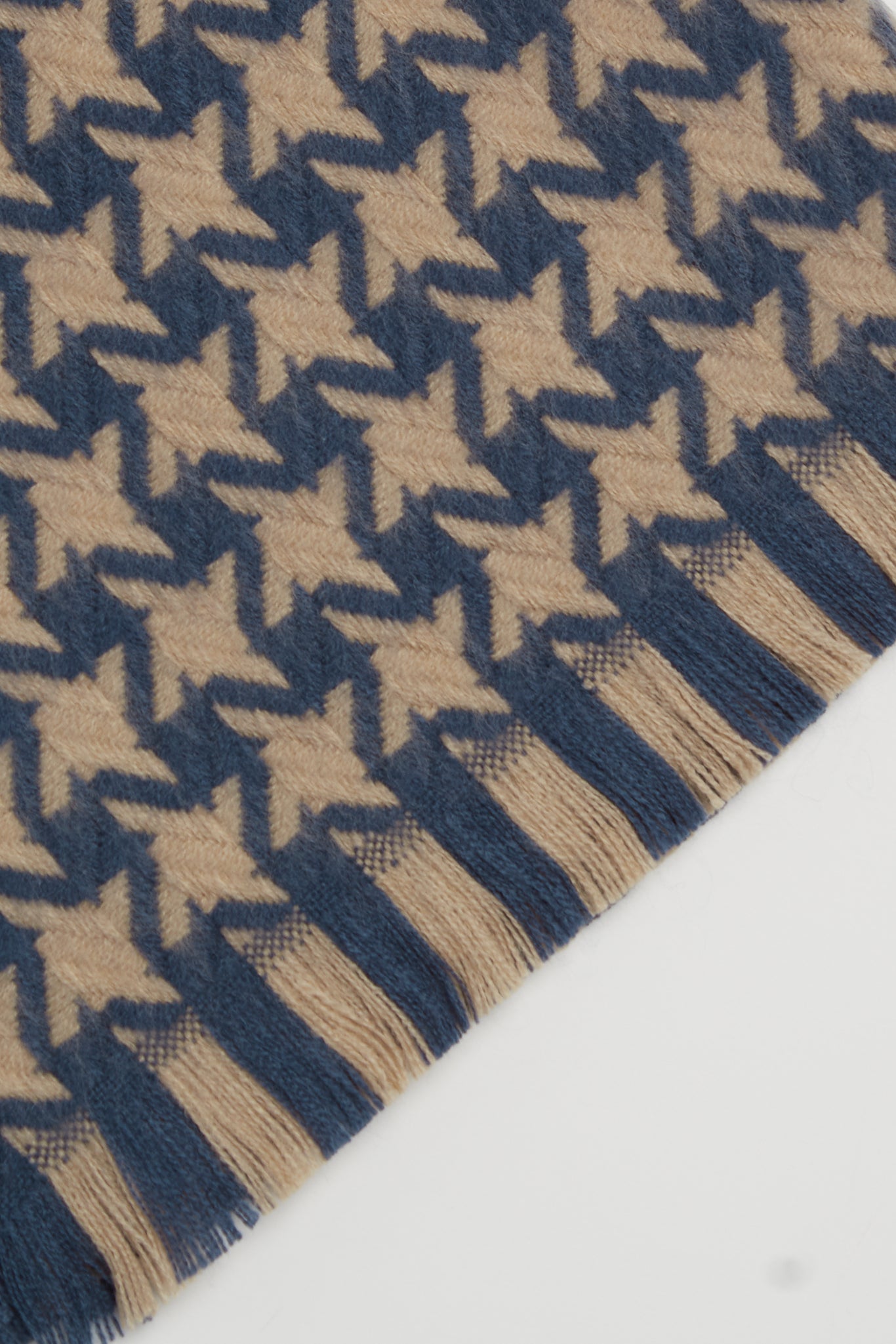 Blue and beige giant houndstooth scarf_2