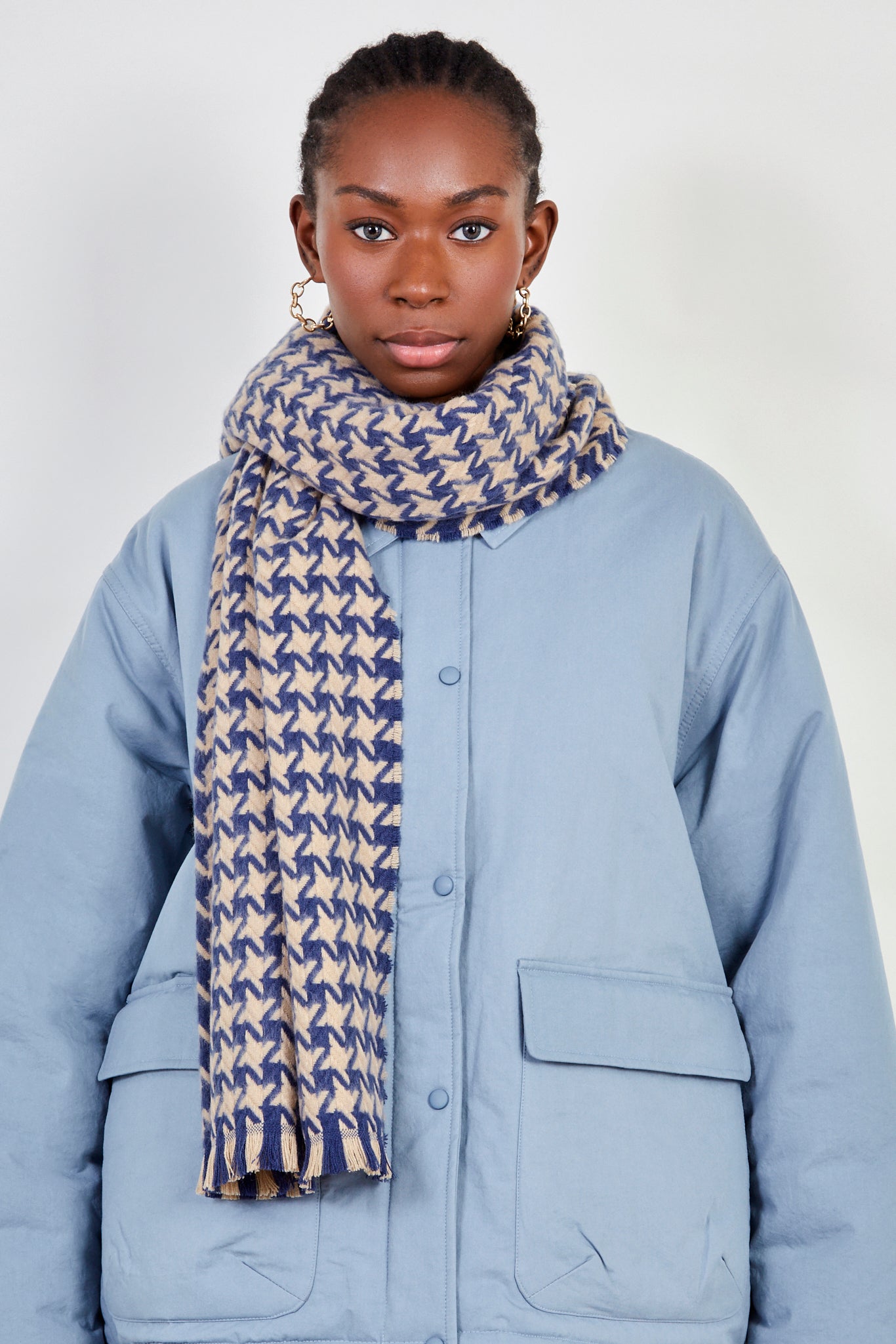 Blue and beige giant houndstooth scarf_3