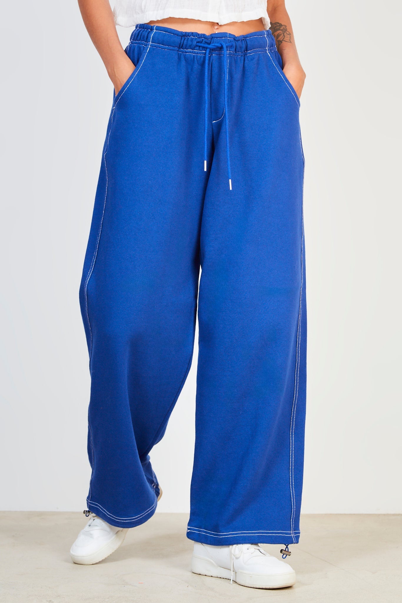 Blue and white contrast stitch sweatpants_1