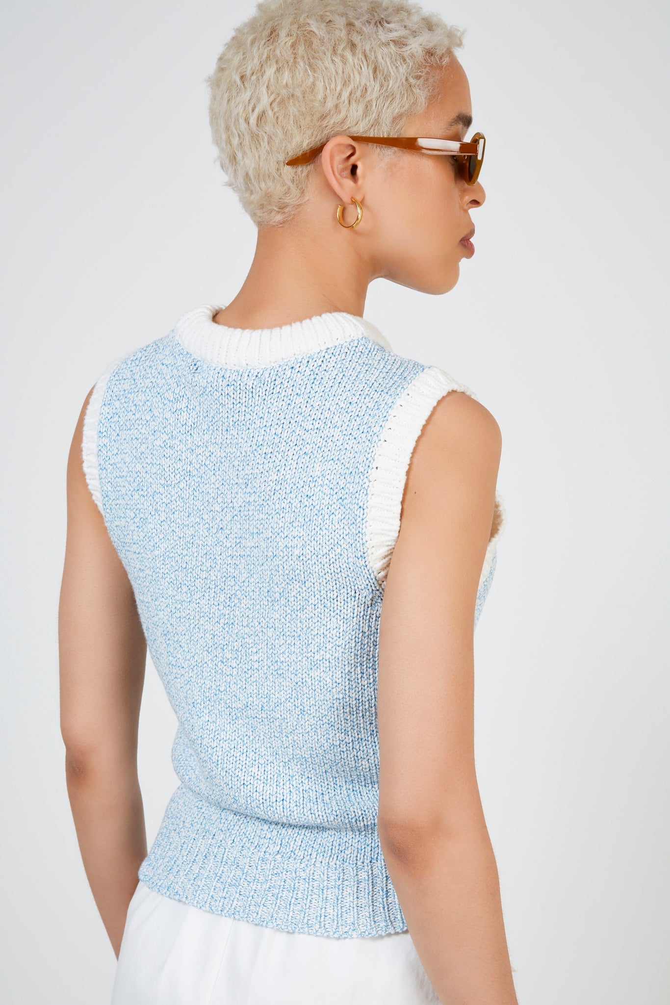 Blue mixed knit ivory trim sweater vest_3