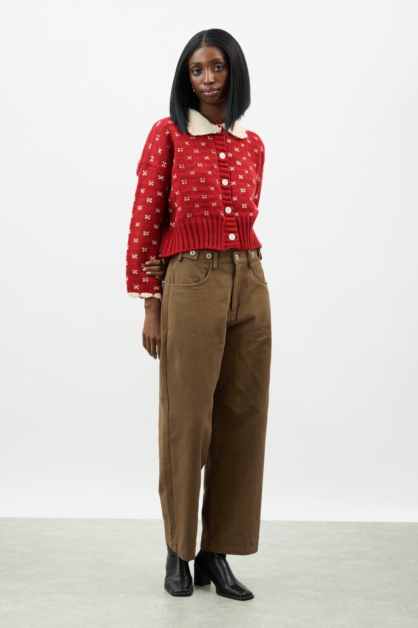 Bright red scalloped collar intarsia cross cardigan_4