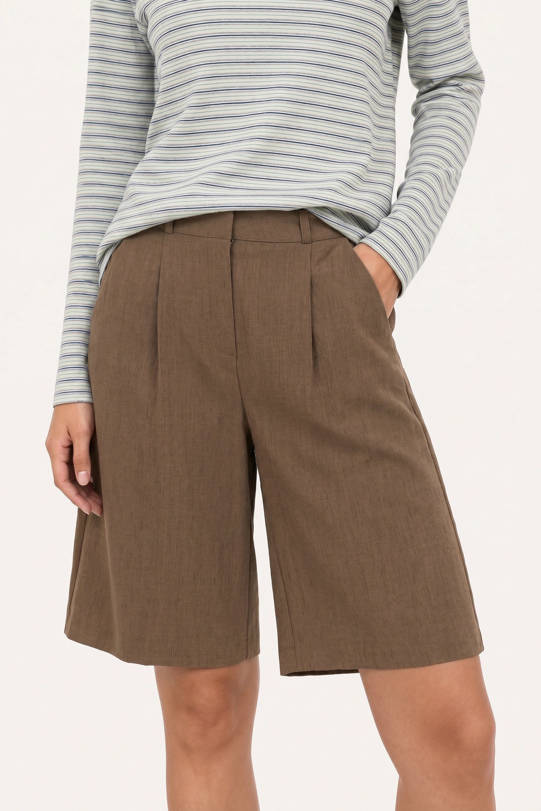 Brown smart pleated tailored shorts_5