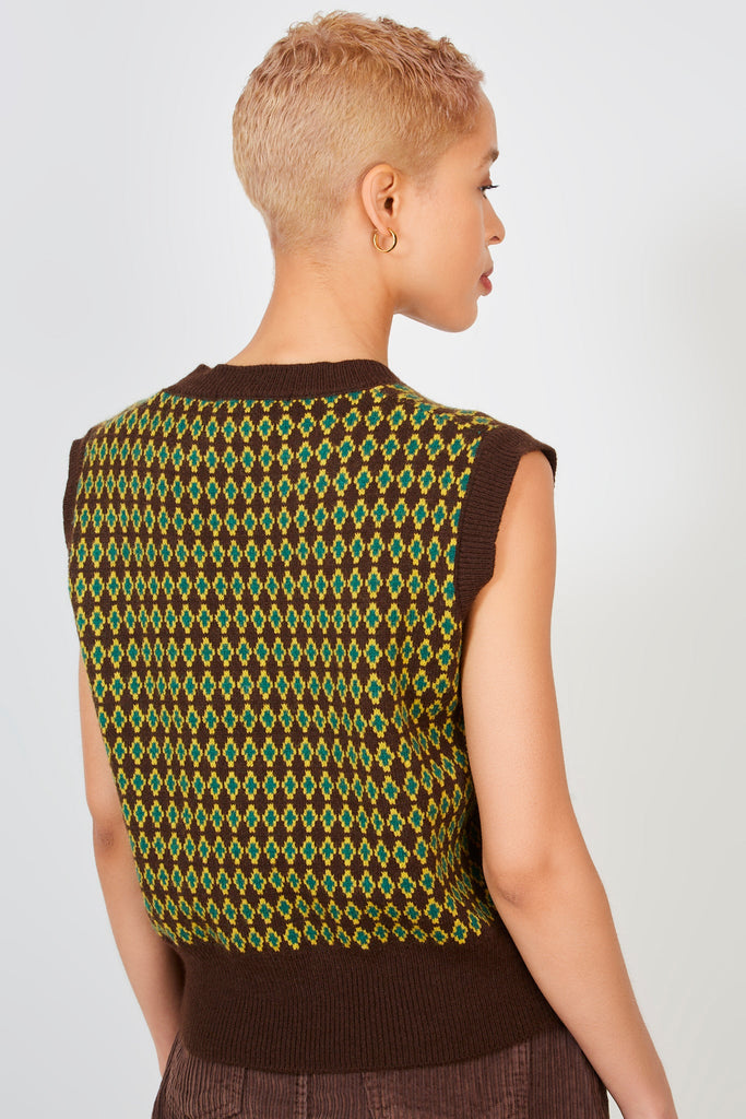 Brown and green diamond print sweater vest_4
