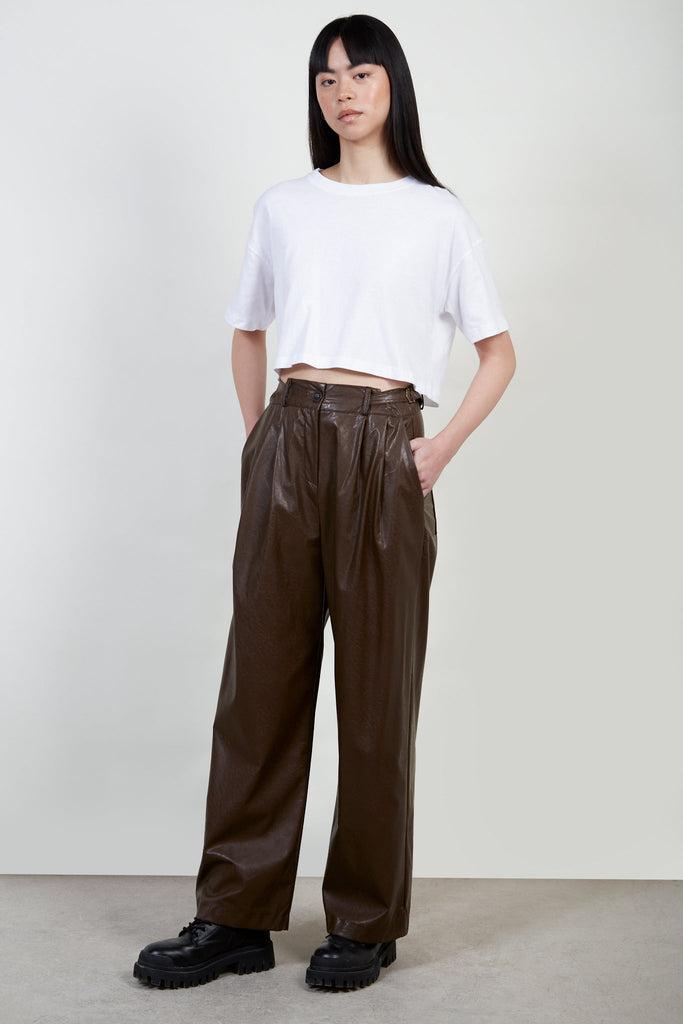 Brown vegan leather adjustable waist trousers_2