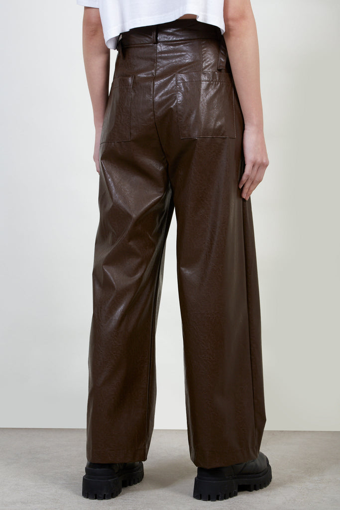 Brown vegan leather adjustable waist trousers_3