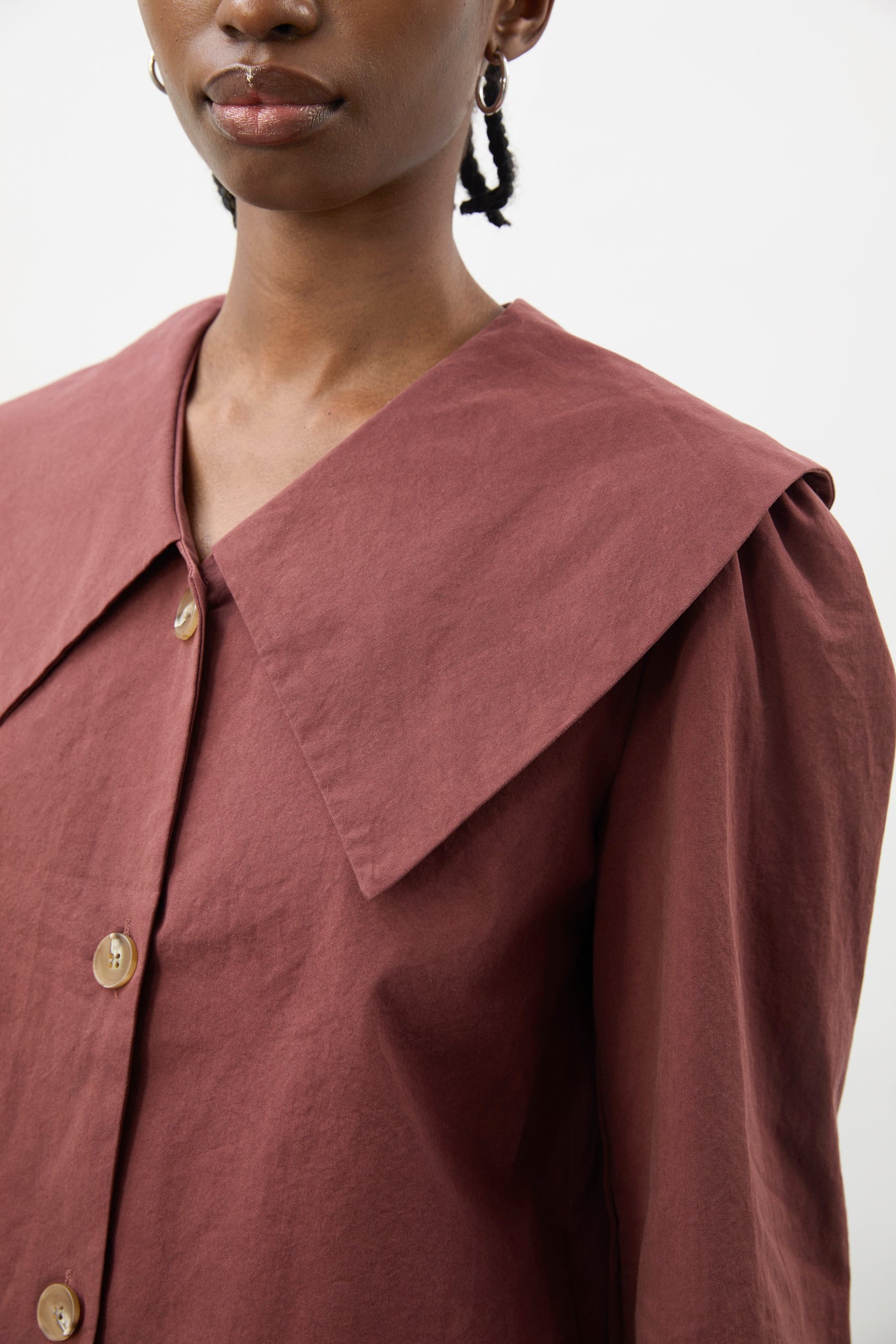 Burgundy pointed giant collar shirt_3