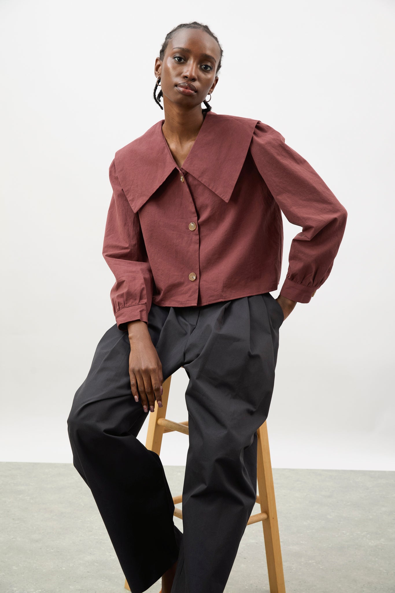 Burgundy pointed giant collar shirt_5