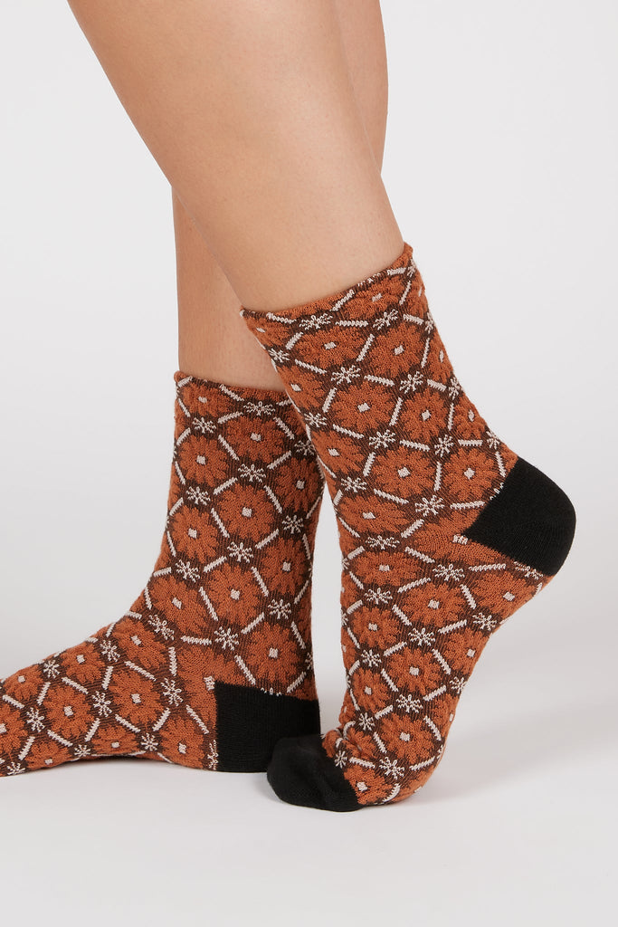 Camel and black floral diamond grid socks_1
