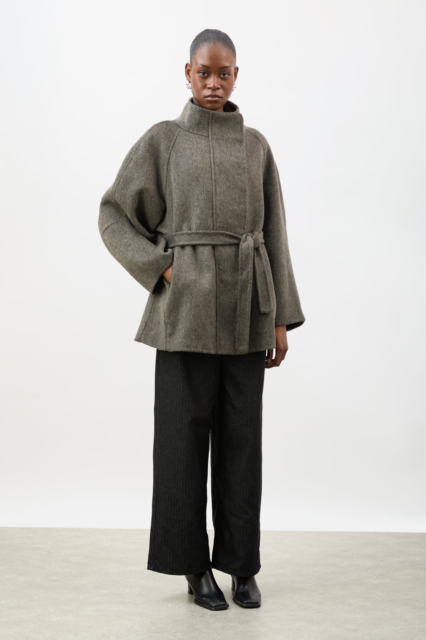 Charcoal grey pure wool funnel neck belted short coat_4