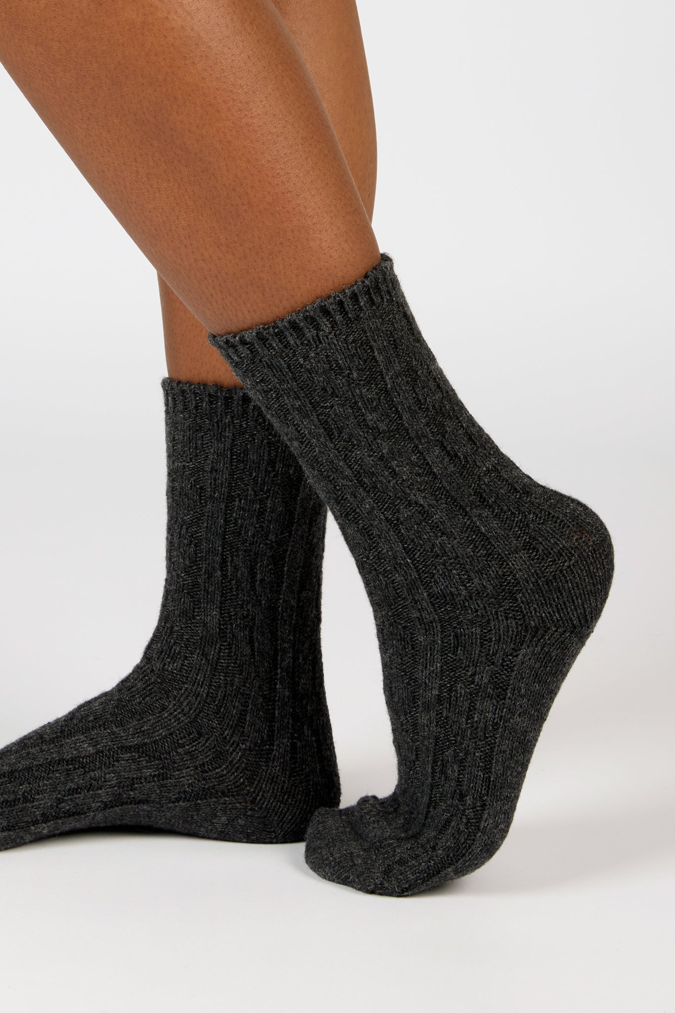 Charcoal wool blend ribbed socks_3