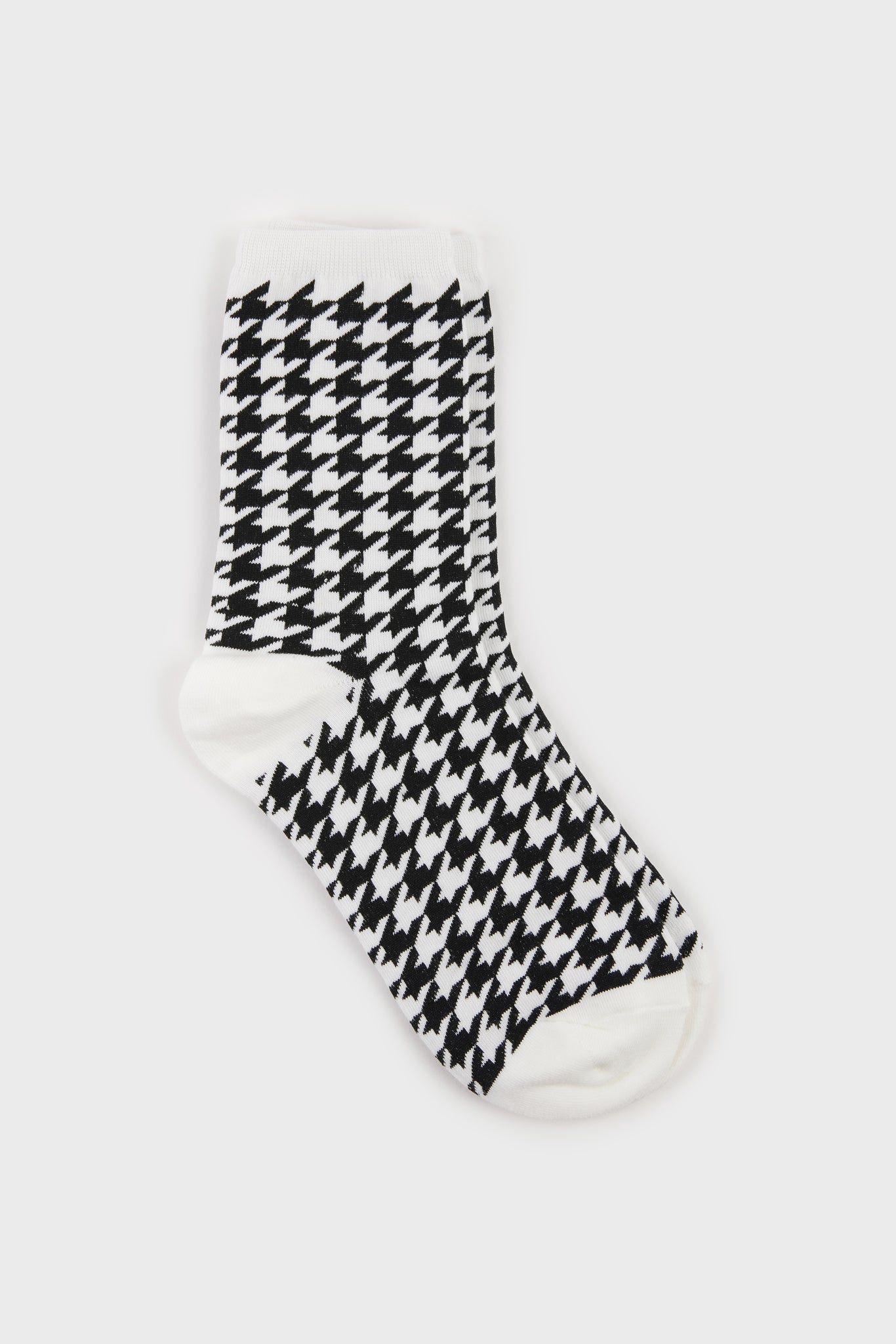 White and black houndstooth check socks_2