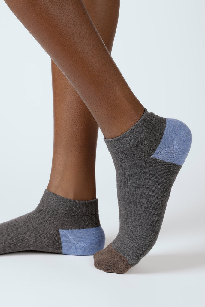 Charcoal grey tricolor ankle socks_1