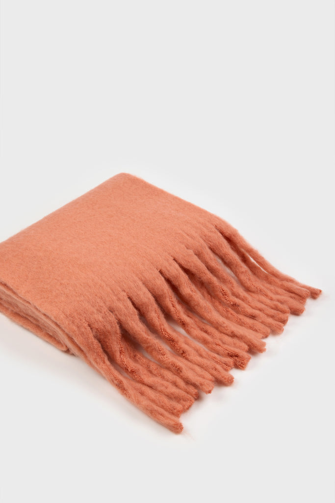 Coral fuzzy thick scarf_2