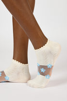Cream and pale blue sheer daisy strip ankle socks_1