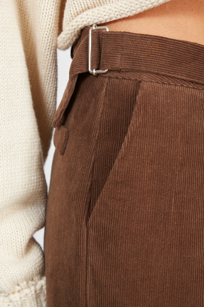 Dark brown cinch waist corduroy trousers_3