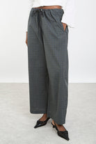 Dark green and yellow plaid drawstring trousers_1