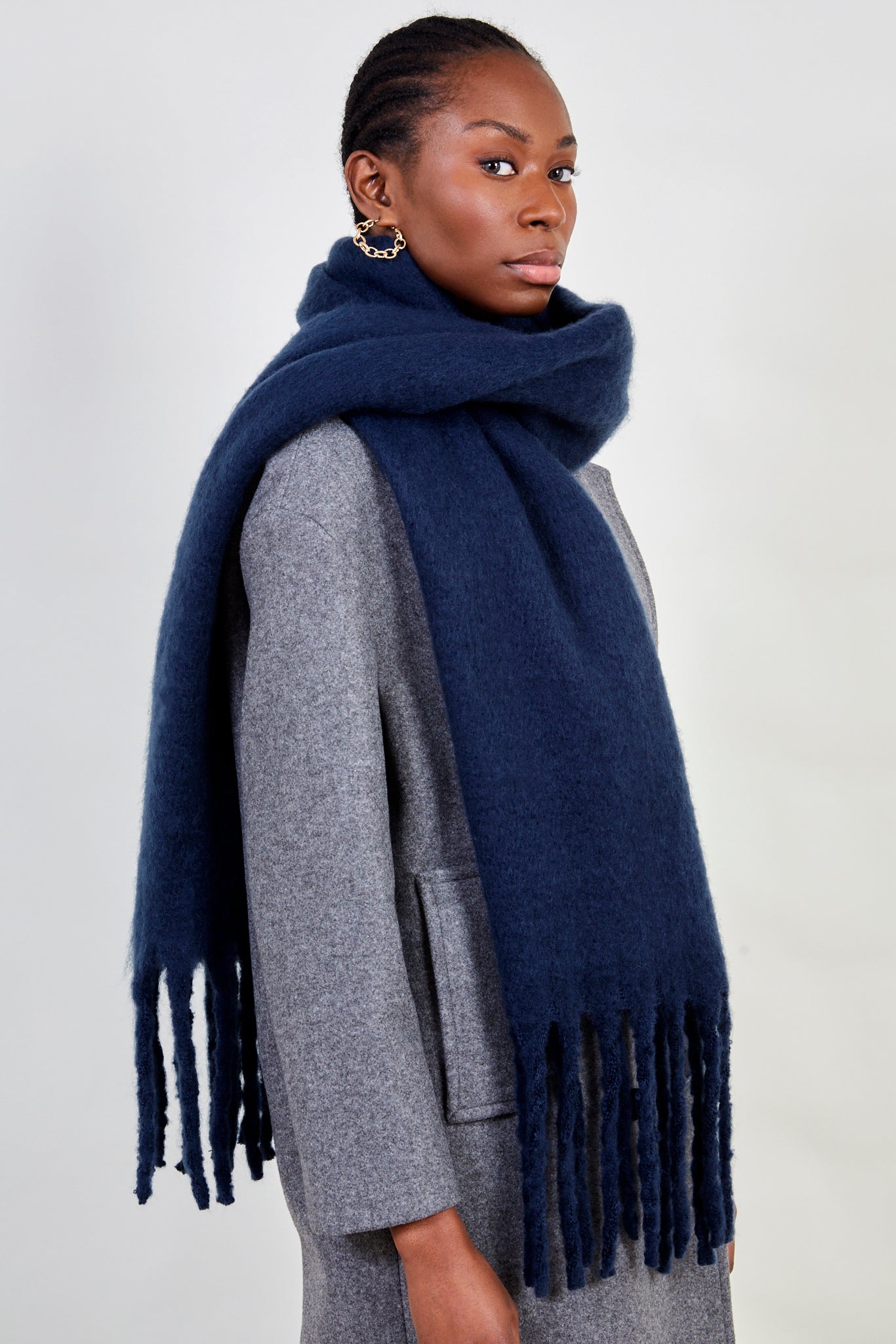 Dark blue fuzzy thick scarf_4