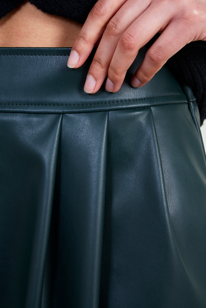 Dark green pleat waist vegan leather skirt_4